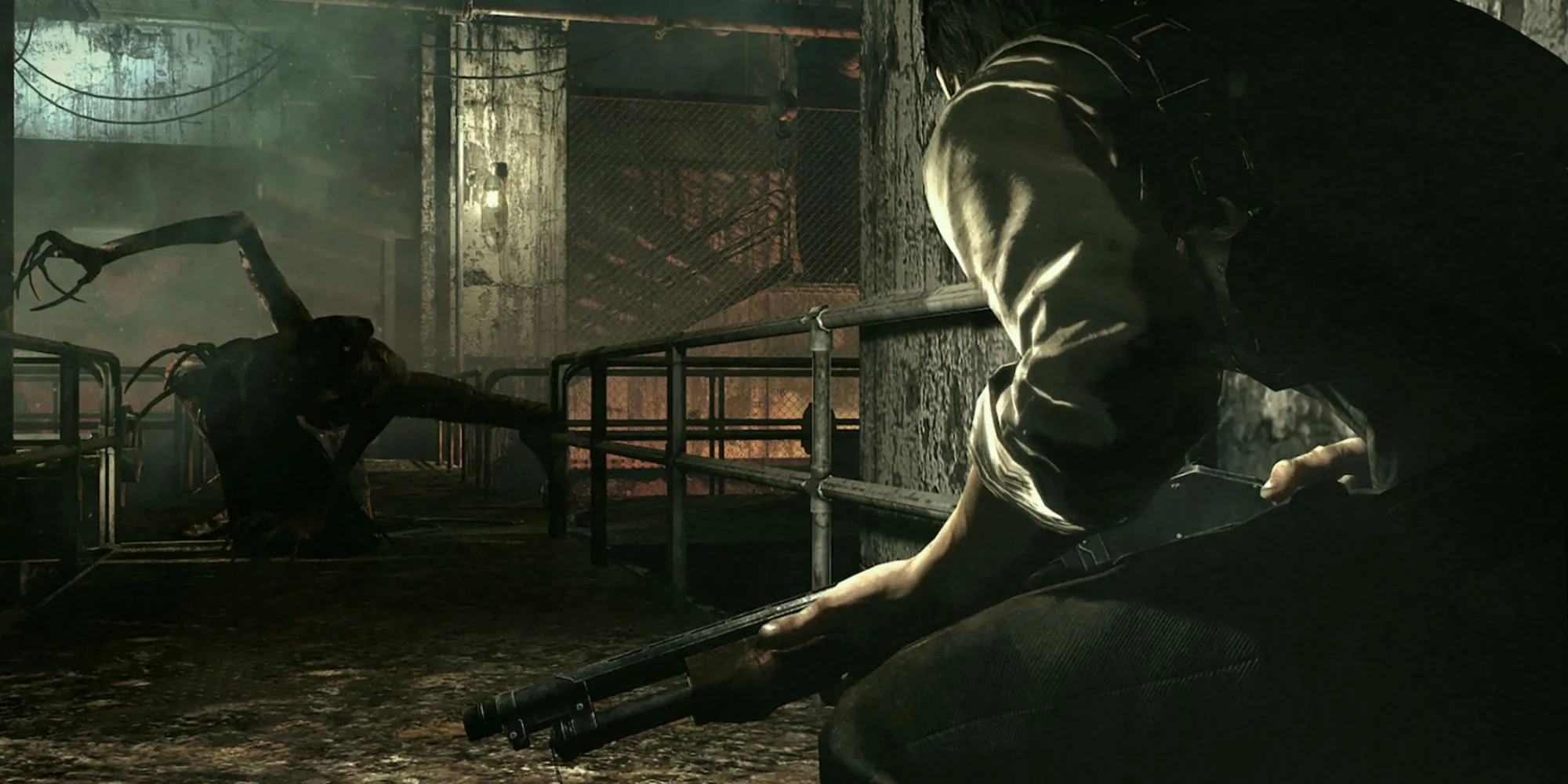 Ảnh chụp màn hình người chơi trong The Evil Within cầm súng ngắn hướng về Laura