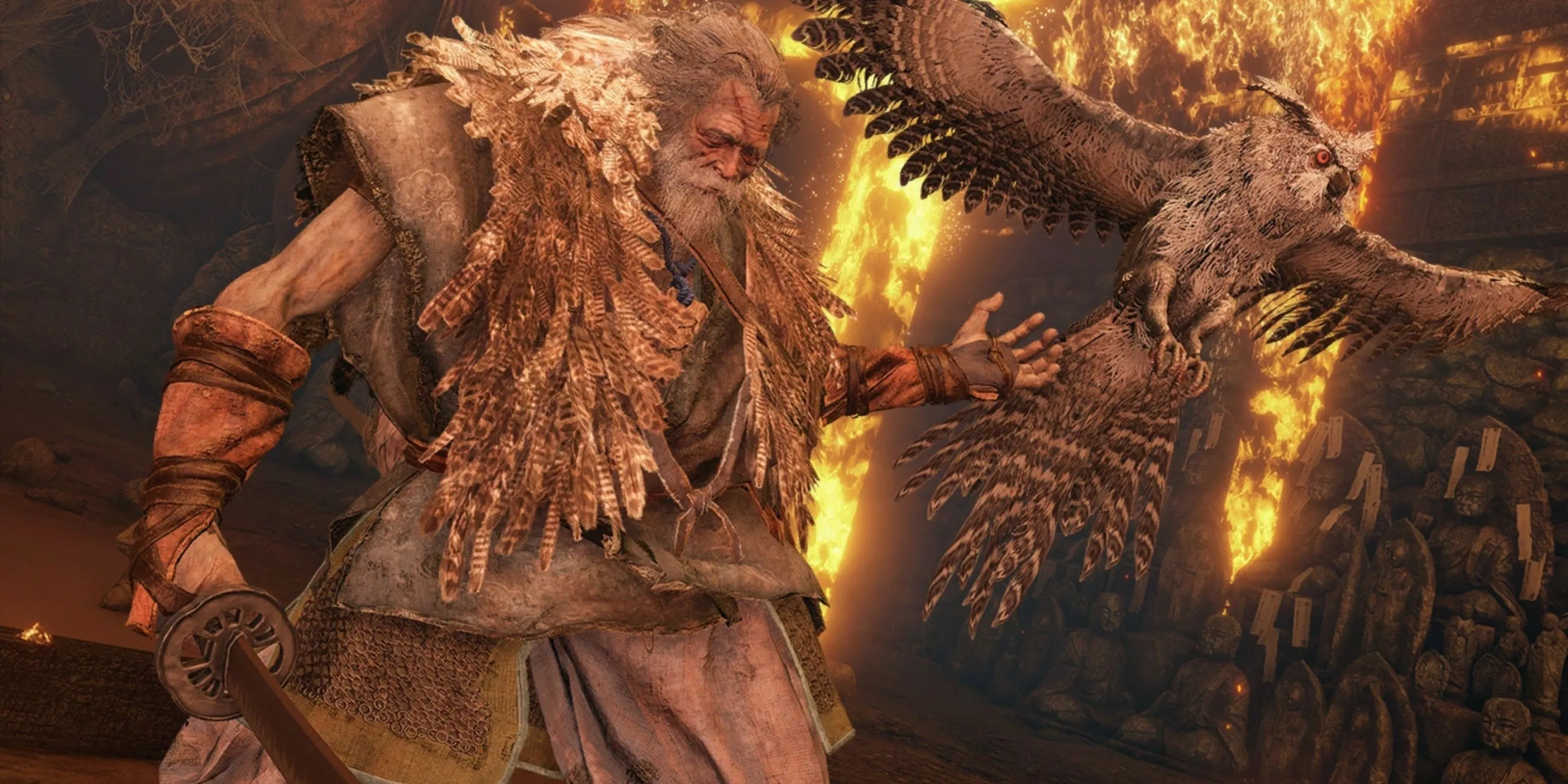 Owl (Cha) đứng trong một tòa nhà đang cháy với một con cú bay bên cạnh trong Sekiro: Shadows Die Twice