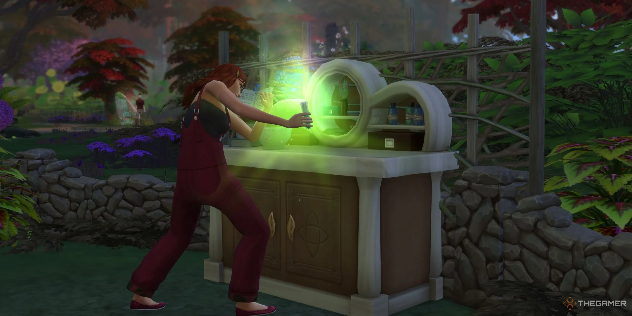 Một Sim đang pha chế thuốc tại bàn bào chế ở Everdew trong The Sims 4 Enchanted By Nature.