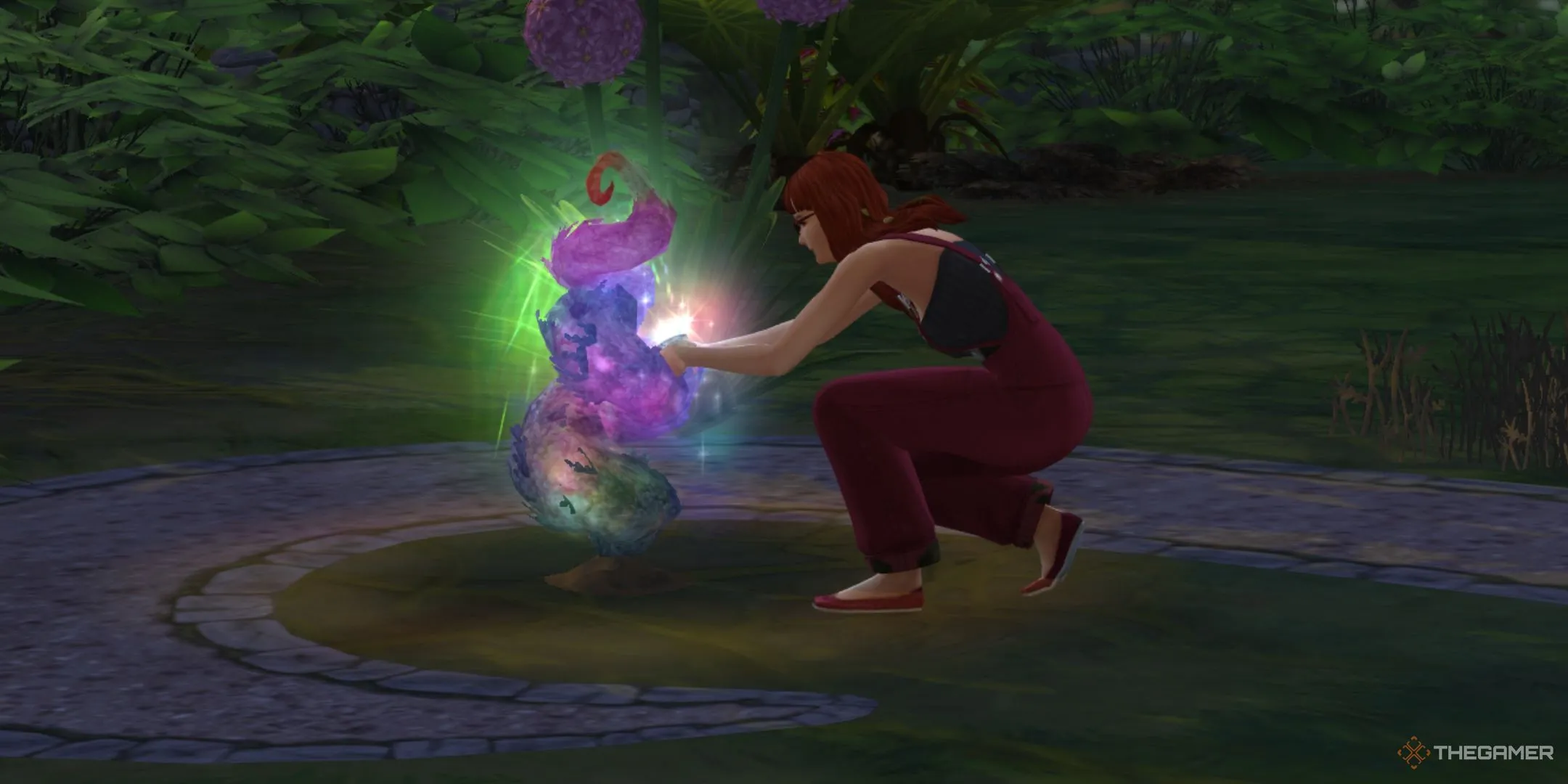Một Sim đang thu hoạch từ một bụi cây Moody Shrub trong The Sims 4 Enchanted By Nature.