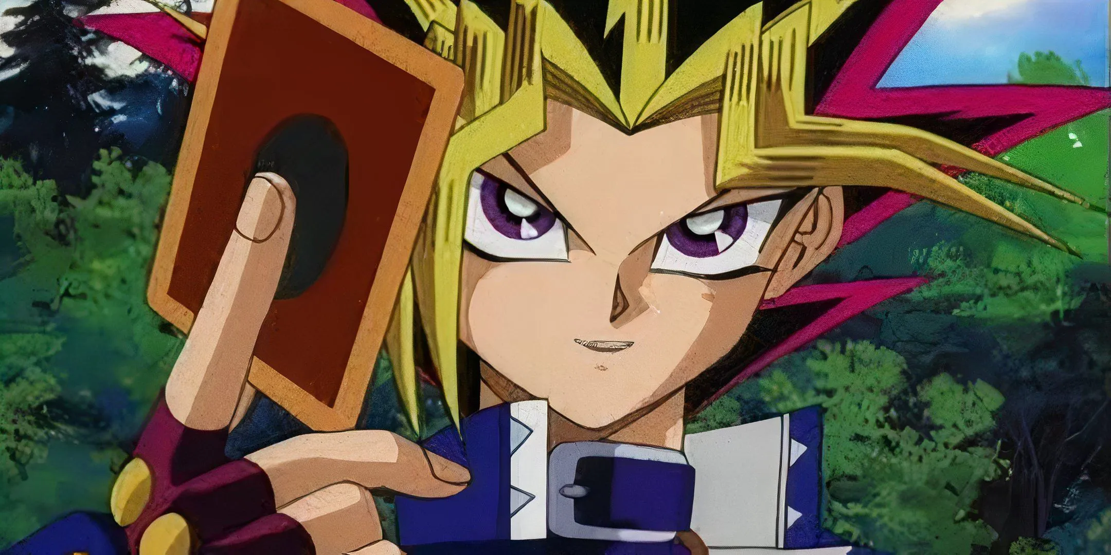 Yugi Muto, nhân vật chính của Yu-Gi-Oh!, đang cầm thẻ bài trong Yu-Gi-Oh! Duel Monsters, gợi nhắc về cách chơi sắp xếp quái vật.