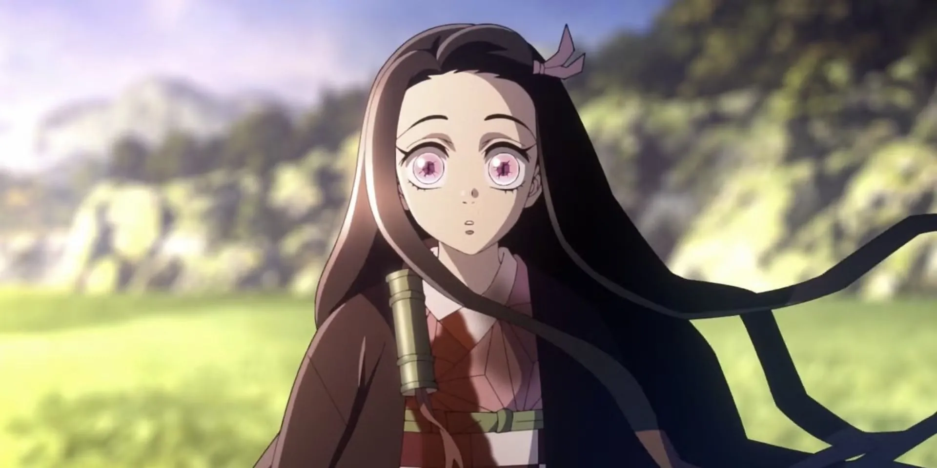 Nezuko ôm những đứa trẻ sợ hãi trong Lâu đài Trống